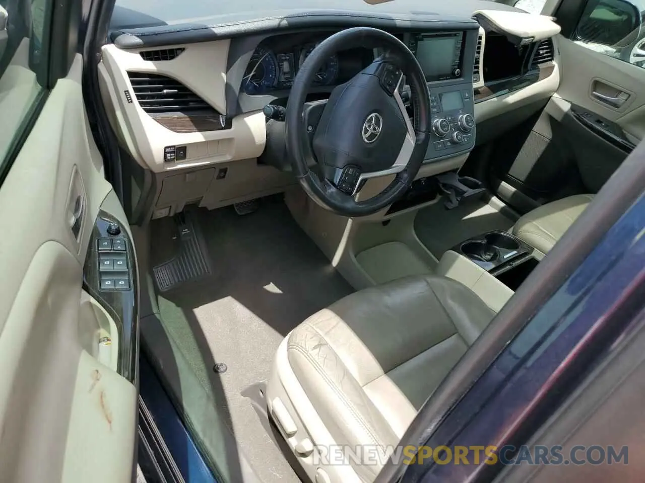 8 Photograph of a damaged car 5TDYZ3DC2LS026700 TOYOTA All Models 2020
