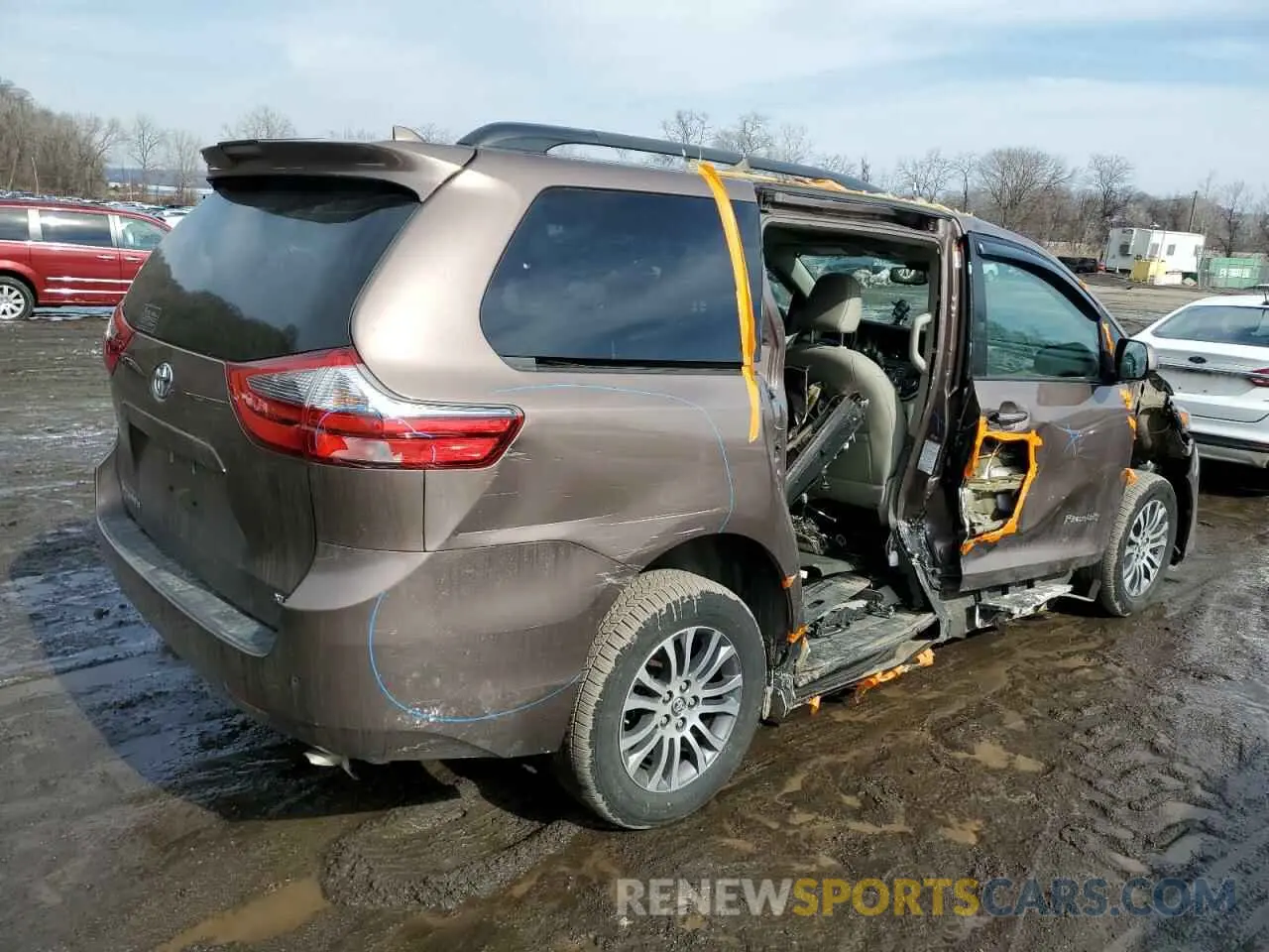 3 Photograph of a damaged car 5TDYZ3DC2LS045473 TOYOTA All Models 2020