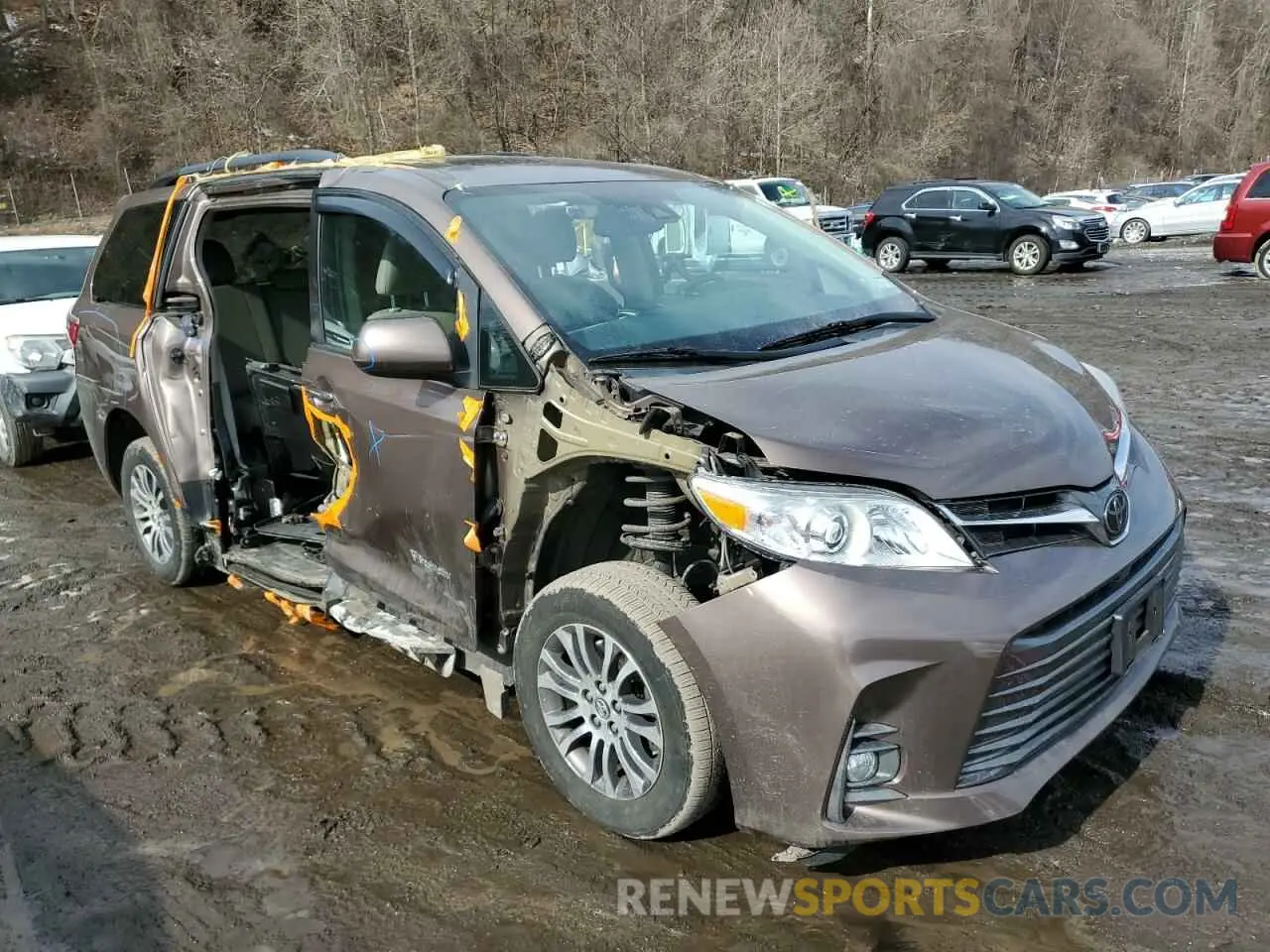 4 Photograph of a damaged car 5TDYZ3DC2LS045473 TOYOTA All Models 2020