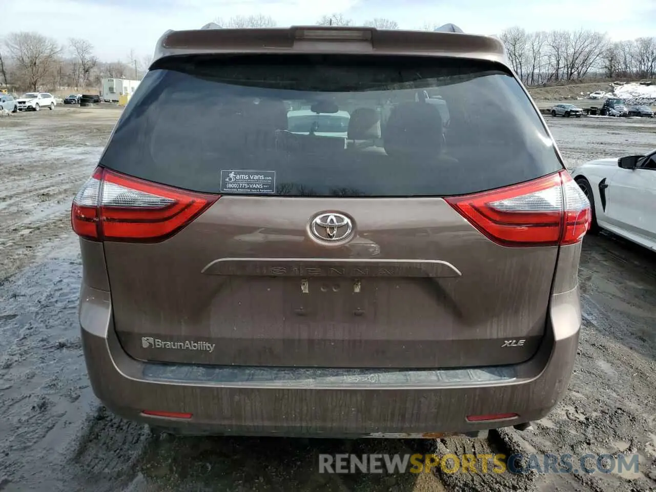 6 Photograph of a damaged car 5TDYZ3DC2LS045473 TOYOTA All Models 2020