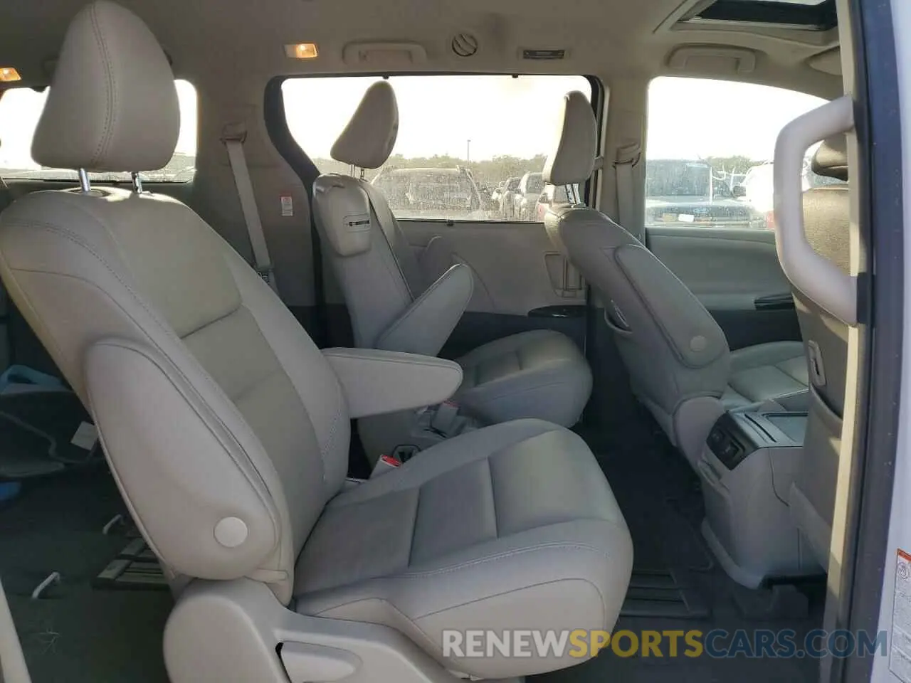 11 Photograph of a damaged car 5TDYZ3DC2LS062015 TOYOTA All Models 2020