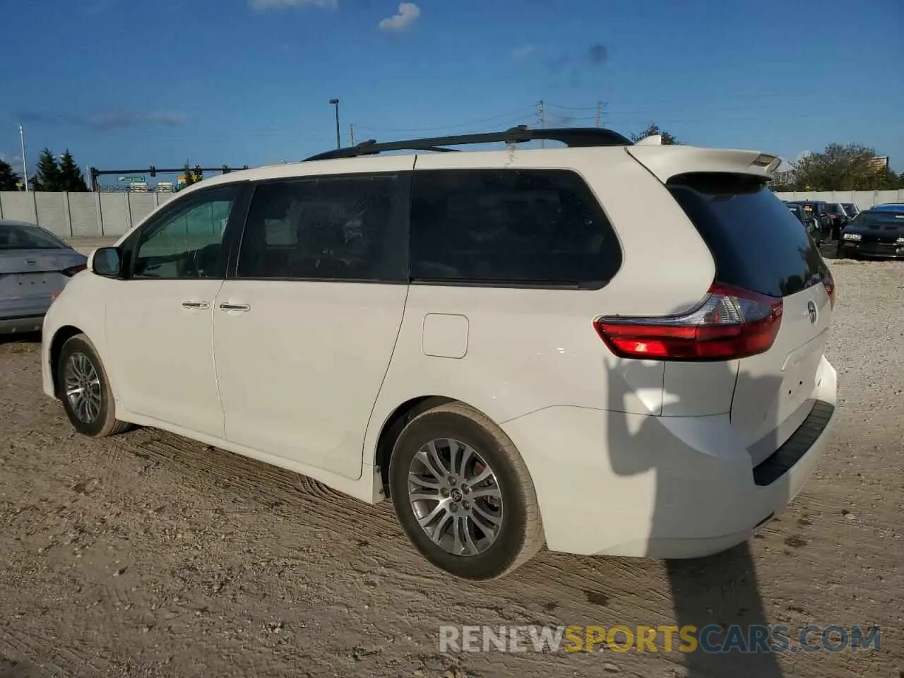 2 Photograph of a damaged car 5TDYZ3DC2LS062015 TOYOTA All Models 2020