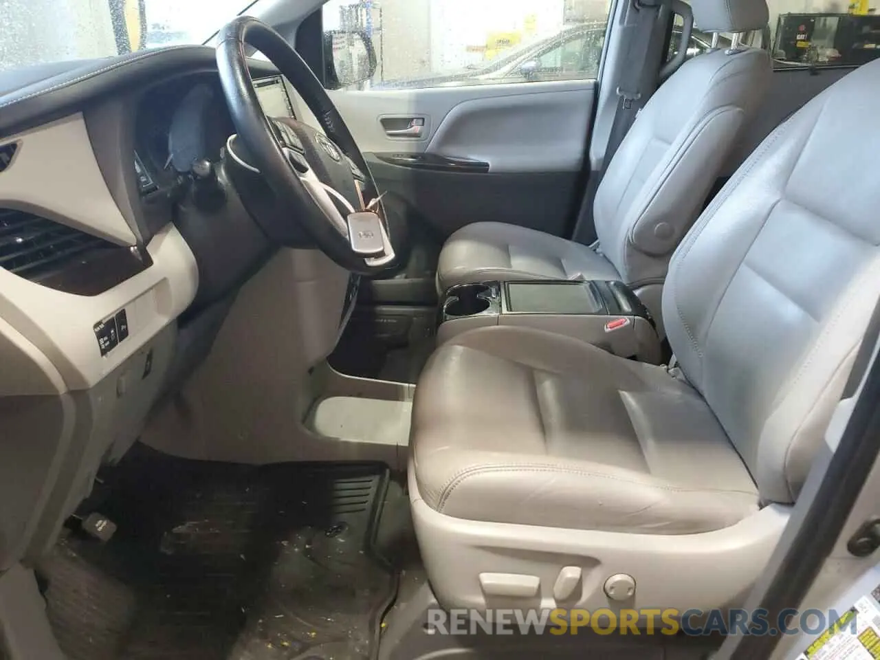 7 Photograph of a damaged car 5TDYZ3DC2LS075234 TOYOTA All Models 2020