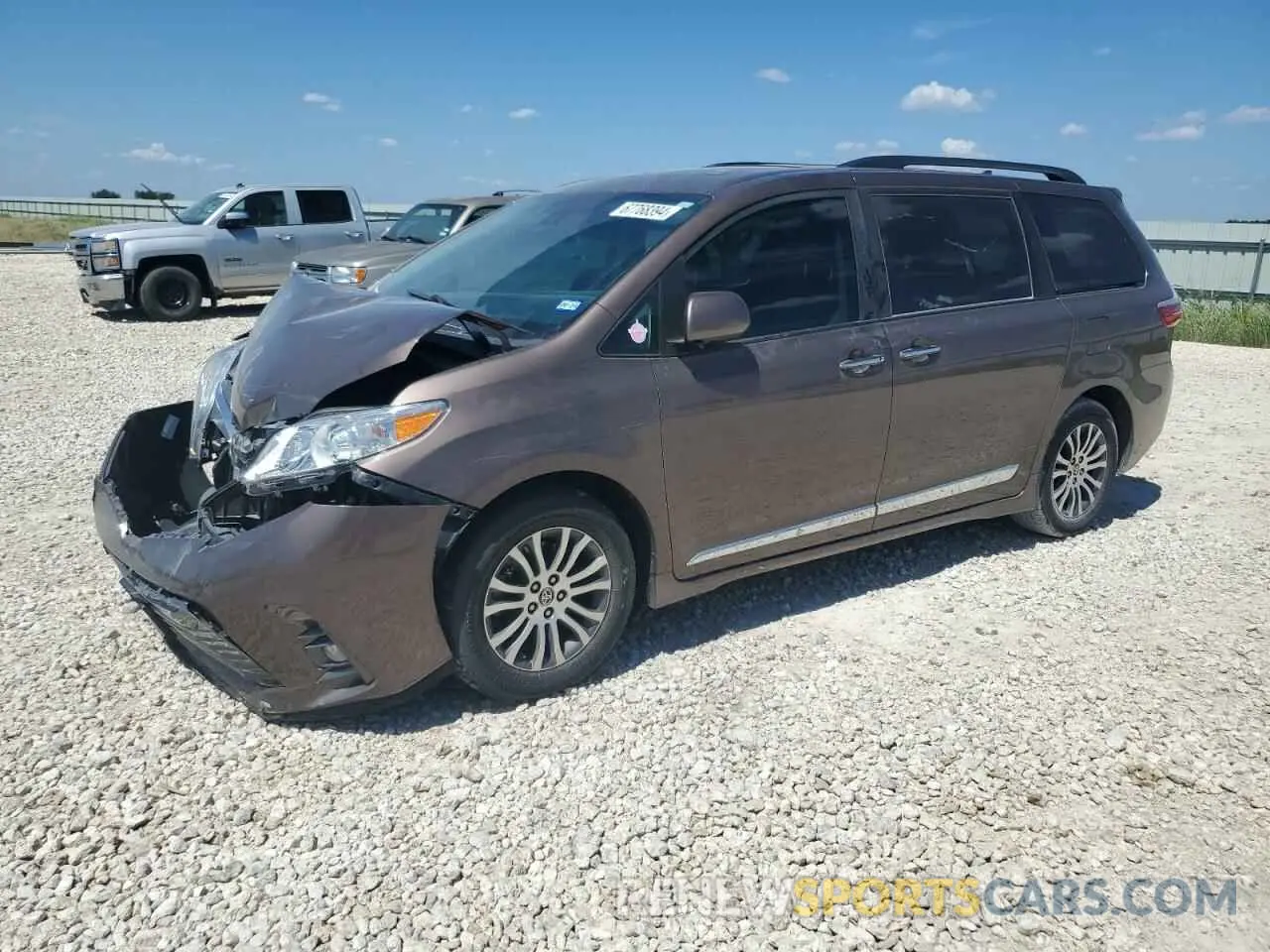1 Photograph of a damaged car 5TDYZ3DC2LS076710 TOYOTA All Models 2020