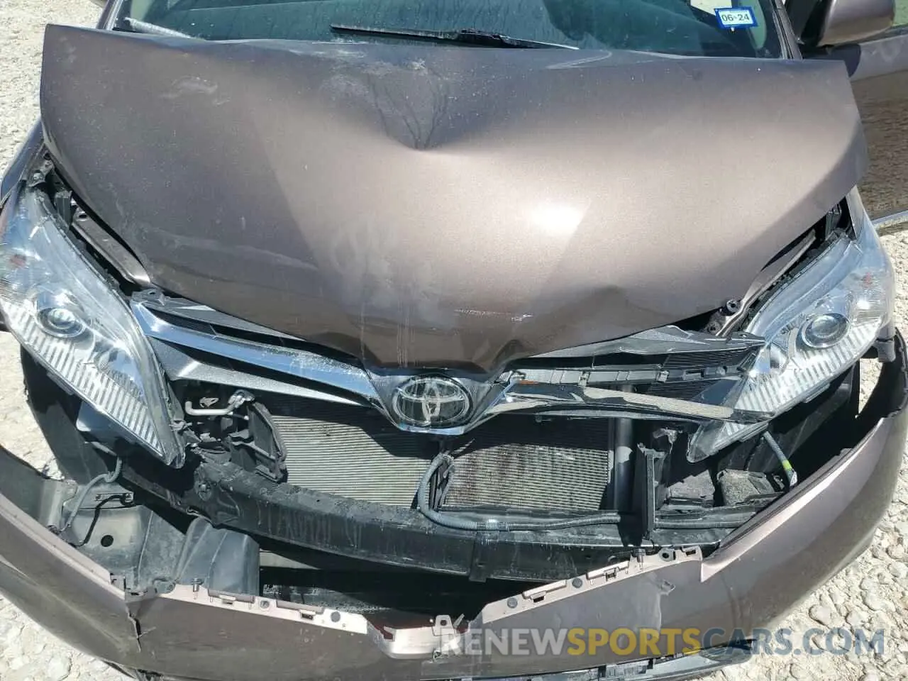 12 Photograph of a damaged car 5TDYZ3DC2LS076710 TOYOTA All Models 2020