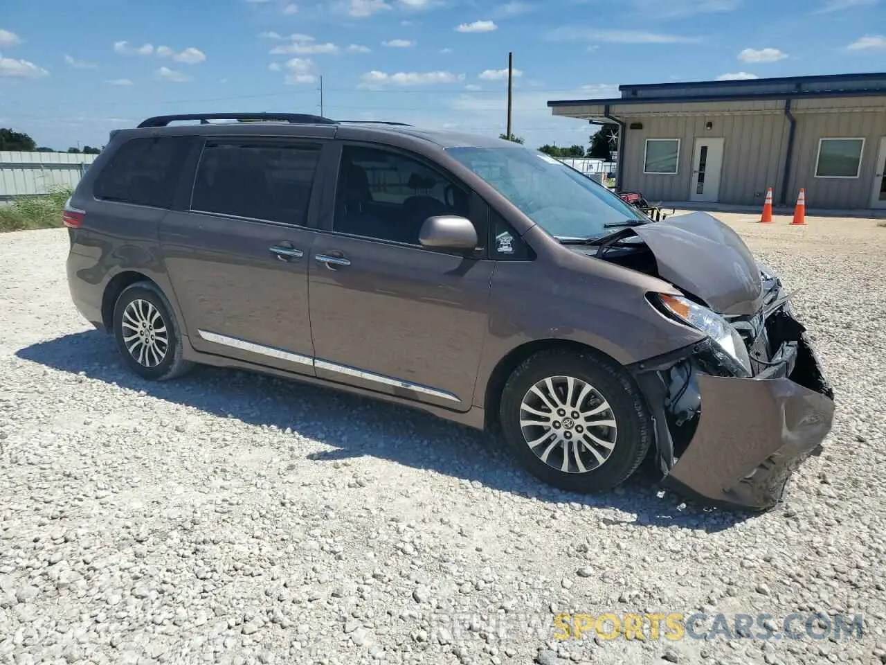 4 Photograph of a damaged car 5TDYZ3DC2LS076710 TOYOTA All Models 2020
