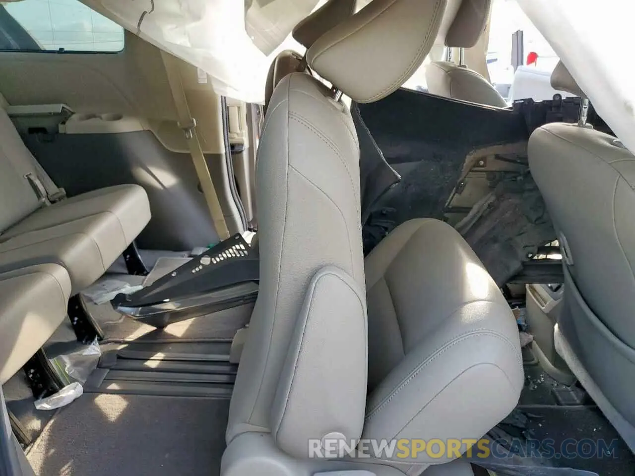 11 Photograph of a damaged car 5TDYZ3DC3LS053999 TOYOTA All Models 2020