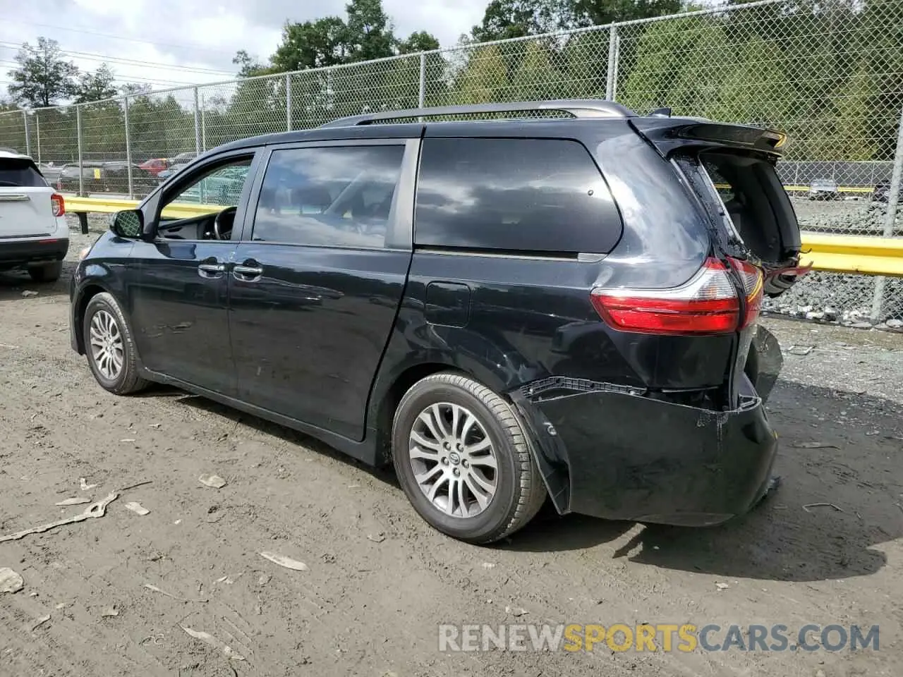 2 Photograph of a damaged car 5TDYZ3DC4LS036466 TOYOTA All Models 2020