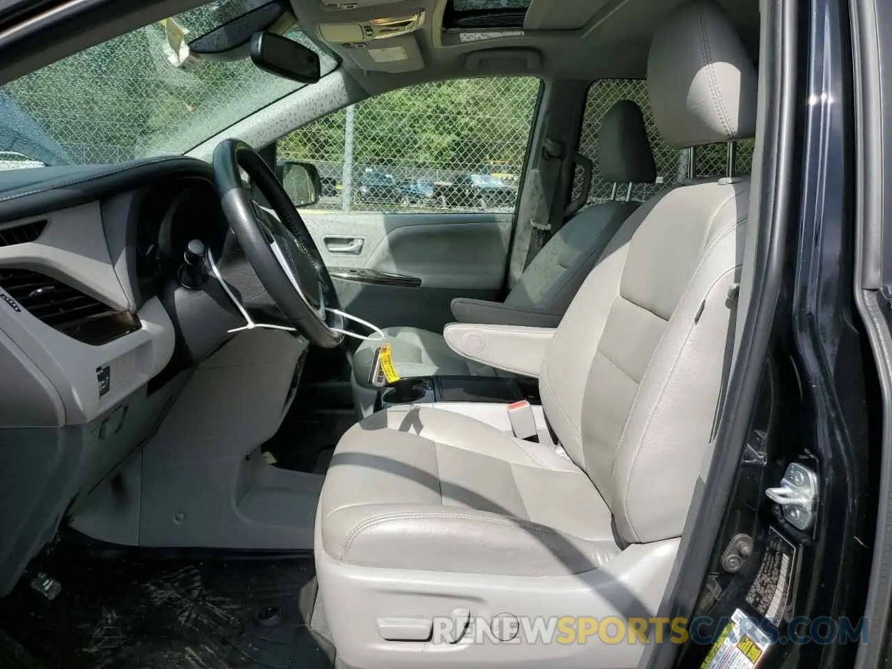 7 Photograph of a damaged car 5TDYZ3DC4LS036466 TOYOTA All Models 2020