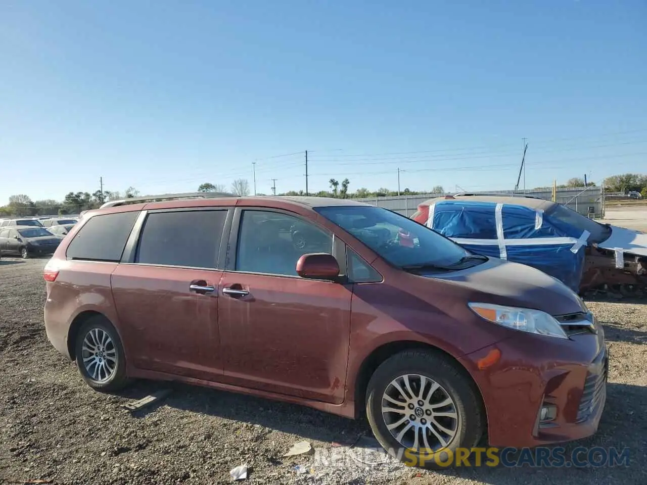 4 Photograph of a damaged car 5TDYZ3DC5LS025864 TOYOTA All Models 2020