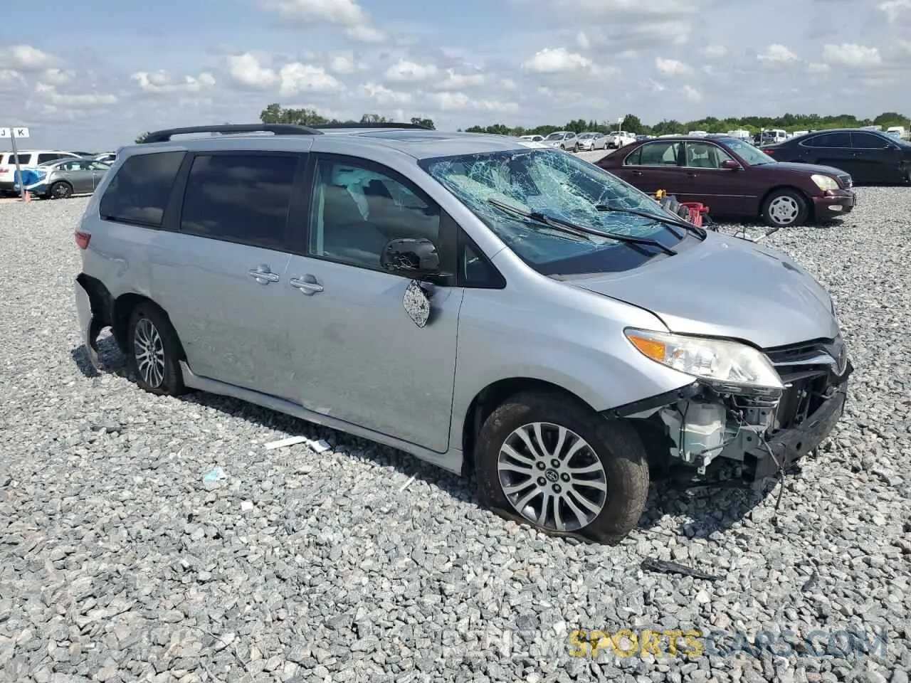 4 Photograph of a damaged car 5TDYZ3DC5LS033379 TOYOTA All Models 2020