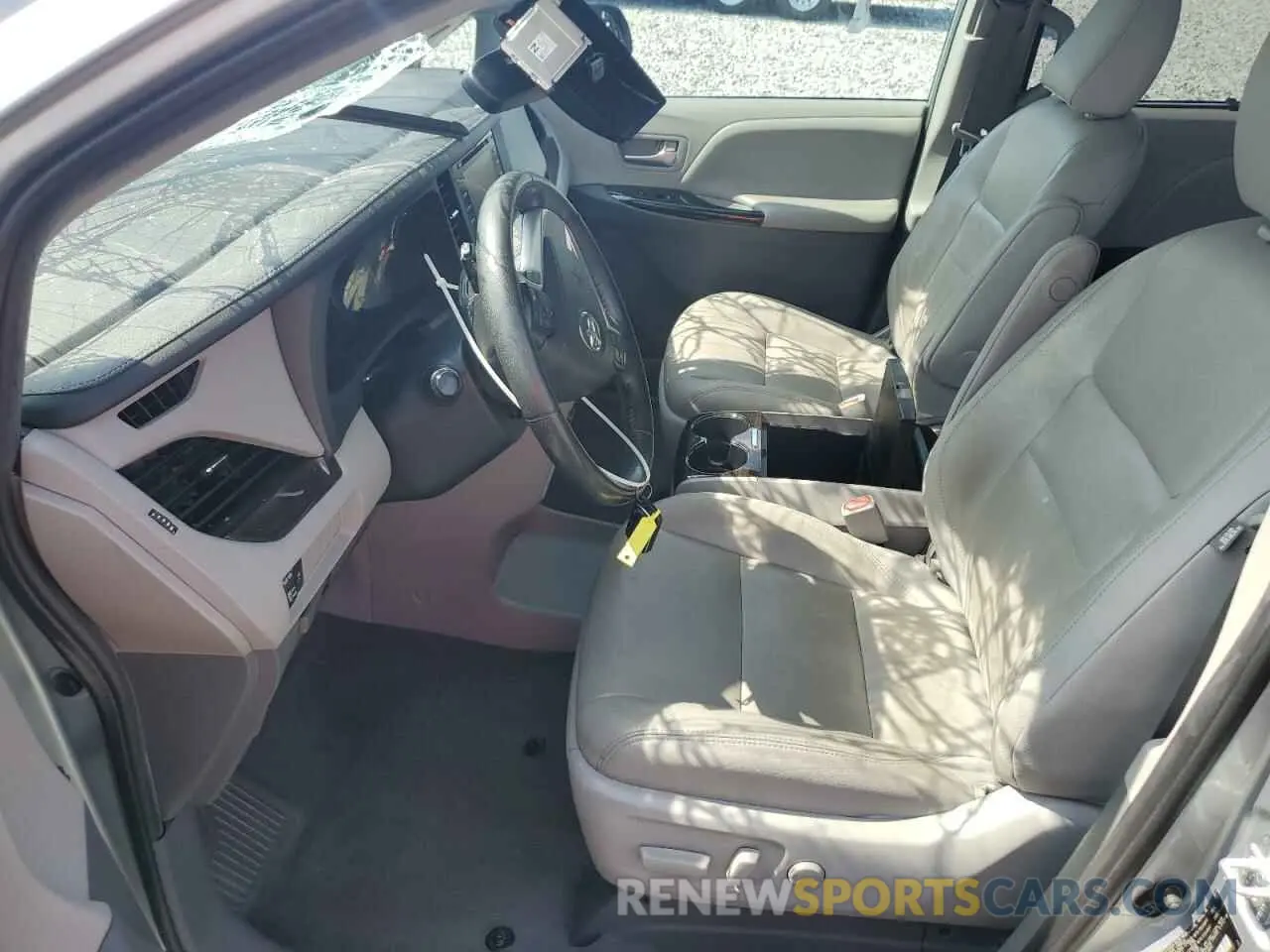 7 Photograph of a damaged car 5TDYZ3DC5LS033379 TOYOTA All Models 2020