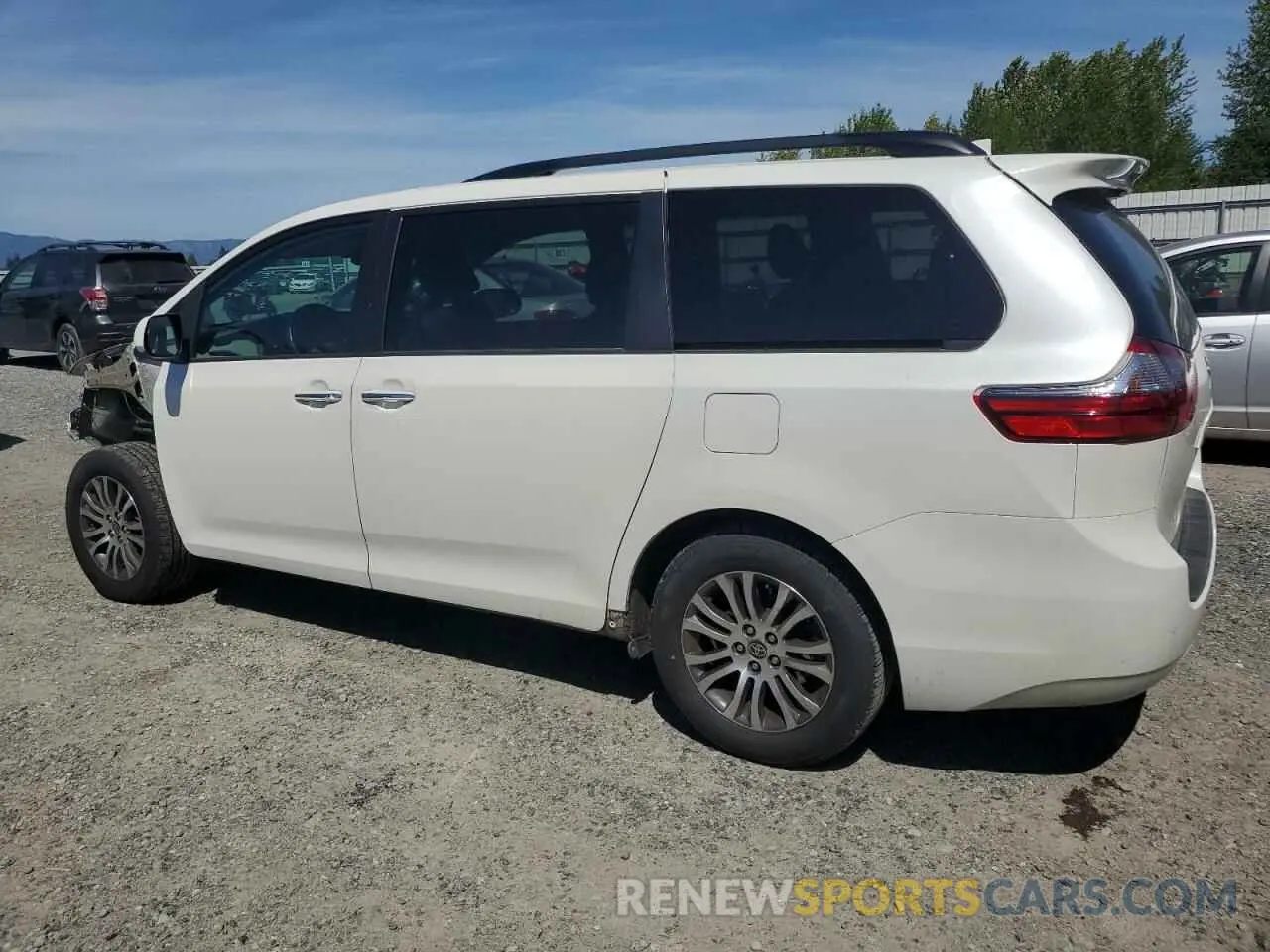 2 Photograph of a damaged car 5TDYZ3DC5LS077219 TOYOTA All Models 2020
