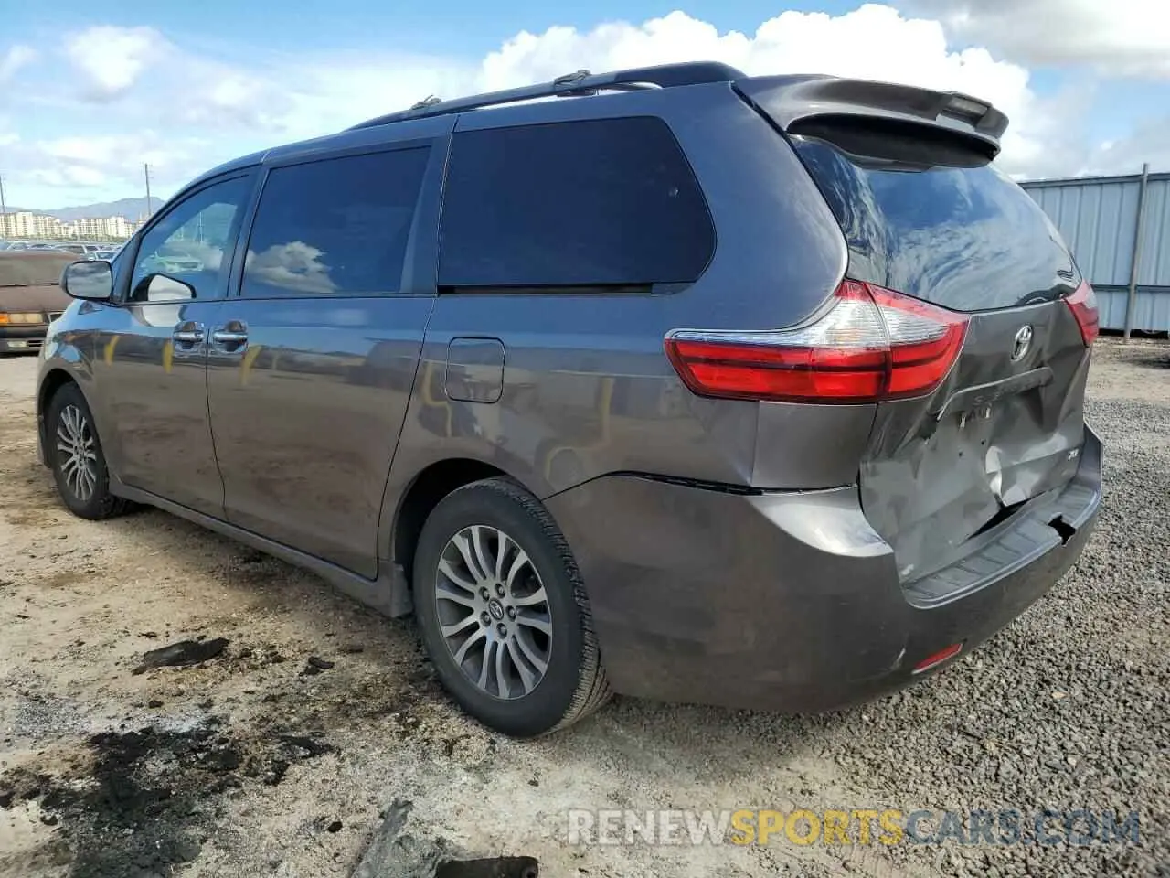 2 Photograph of a damaged car 5TDYZ3DC6LS035304 TOYOTA All Models 2020