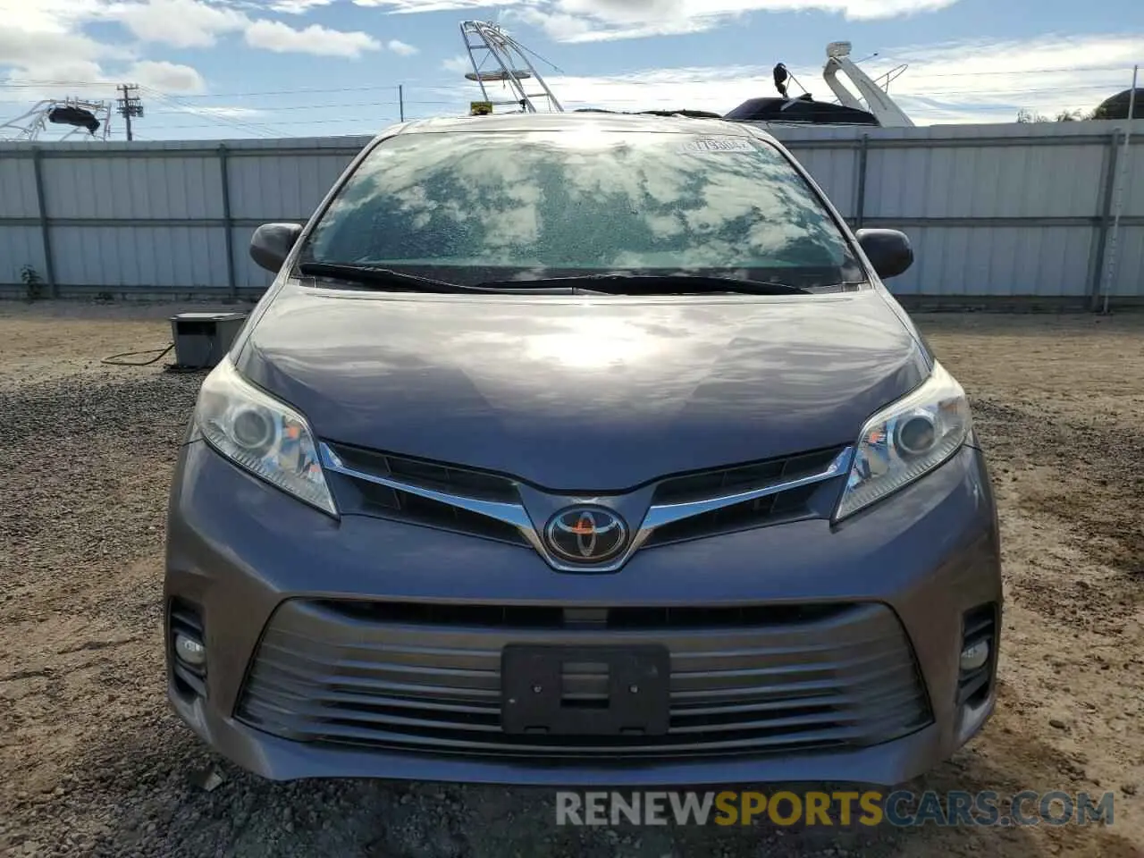 5 Photograph of a damaged car 5TDYZ3DC6LS035304 TOYOTA All Models 2020
