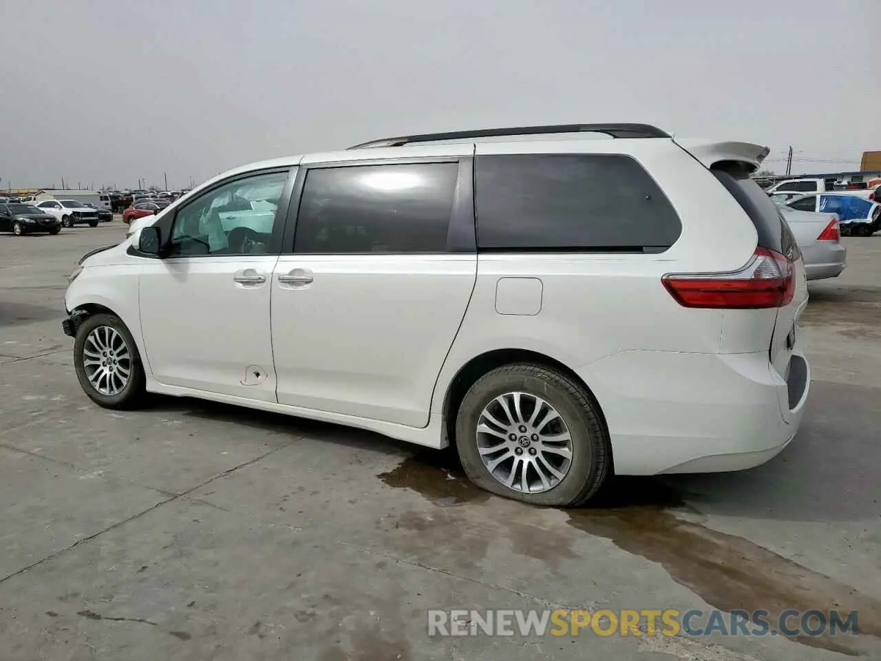 2 Photograph of a damaged car 5TDYZ3DC6LS058257 TOYOTA All Models 2020