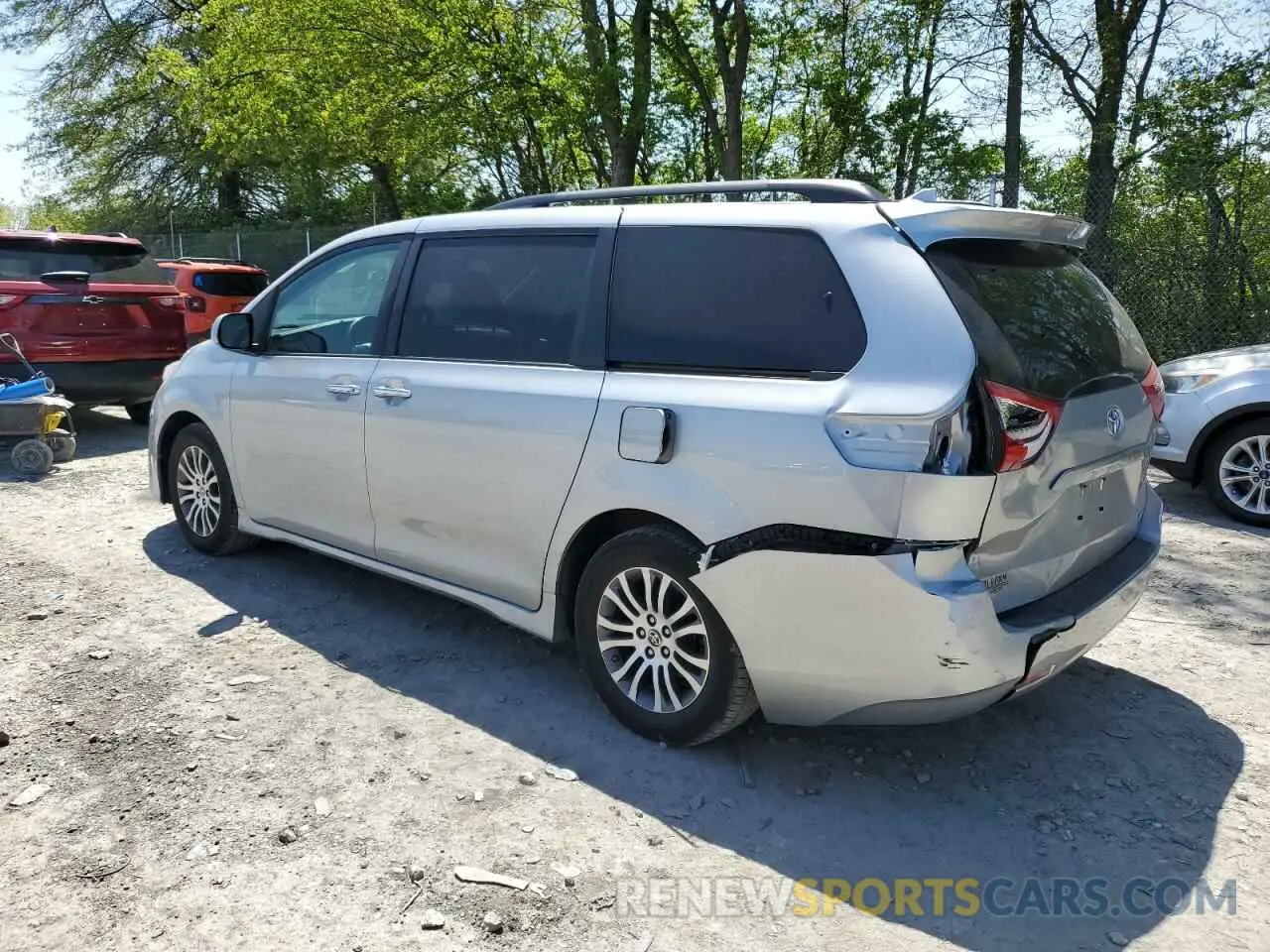 2 Photograph of a damaged car 5TDYZ3DC6LS066665 TOYOTA All Models 2020