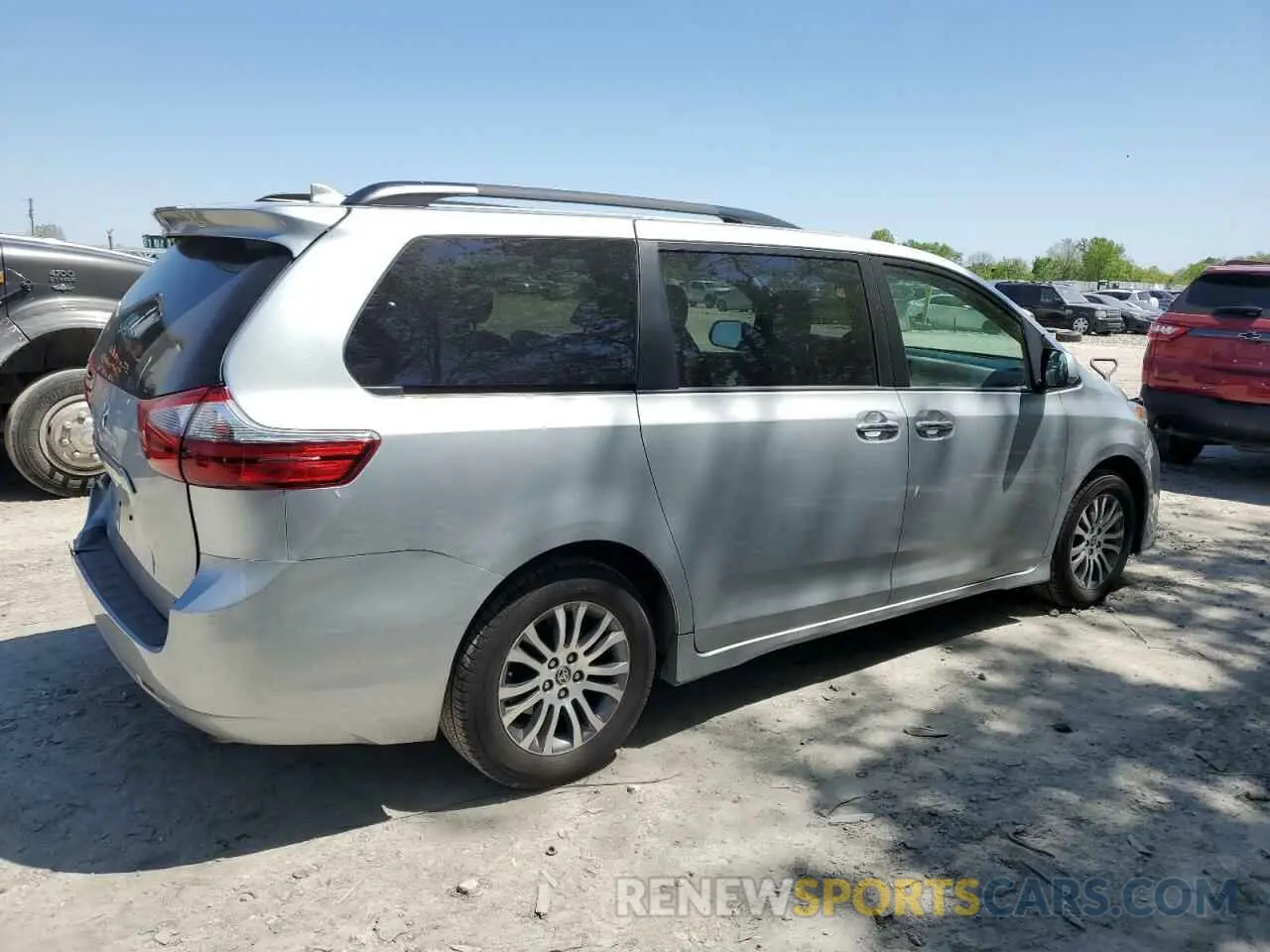 3 Photograph of a damaged car 5TDYZ3DC6LS066665 TOYOTA All Models 2020