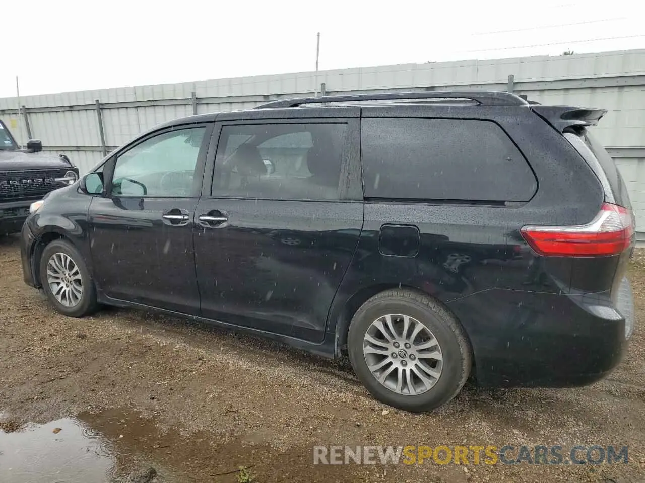 2 Photograph of a damaged car 5TDYZ3DC7LS059238 TOYOTA All Models 2020