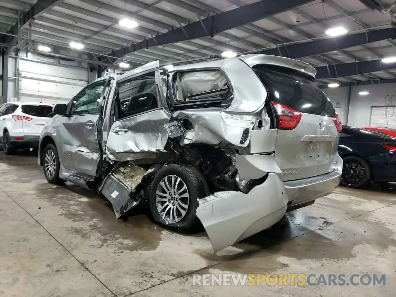 2 Photograph of a damaged car 5TDYZ3DC8LS046224 TOYOTA All Models 2020