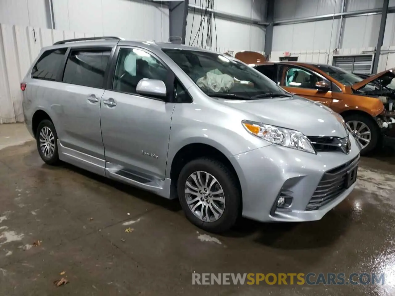 4 Photograph of a damaged car 5TDYZ3DC8LS046224 TOYOTA All Models 2020