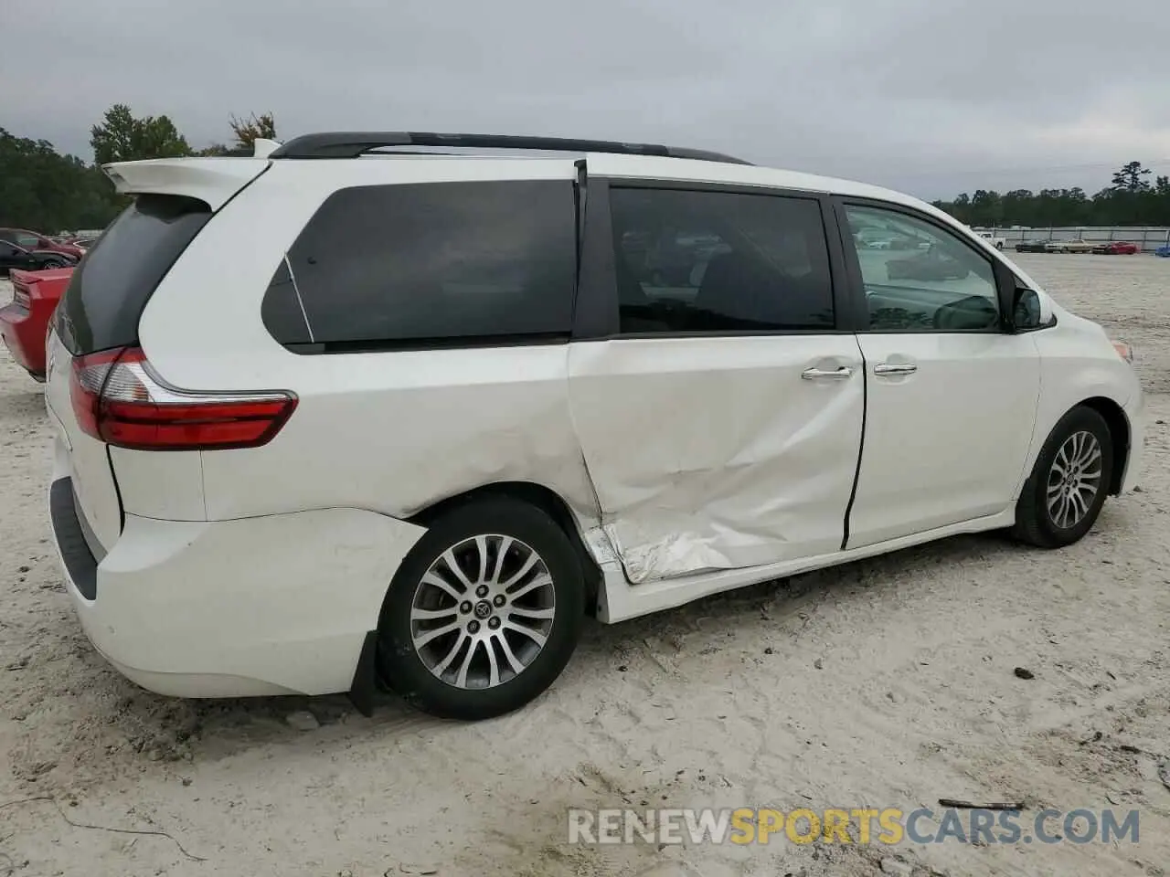 3 Photograph of a damaged car 5TDYZ3DC8LS054405 TOYOTA All Models 2020