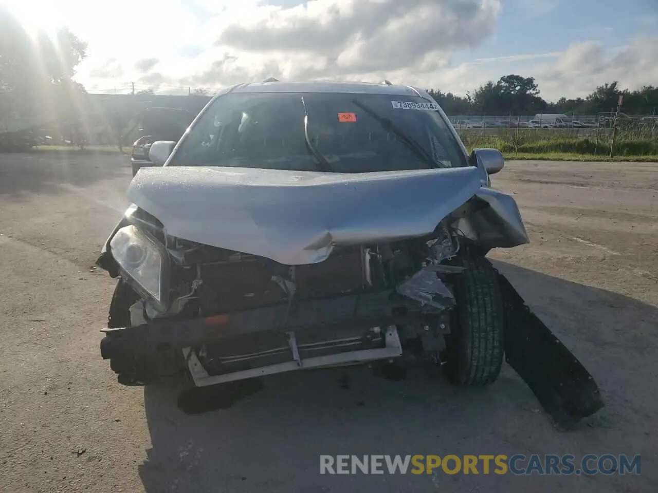 5 Photograph of a damaged car 5TDYZ3DC8LS057076 TOYOTA All Models 2020