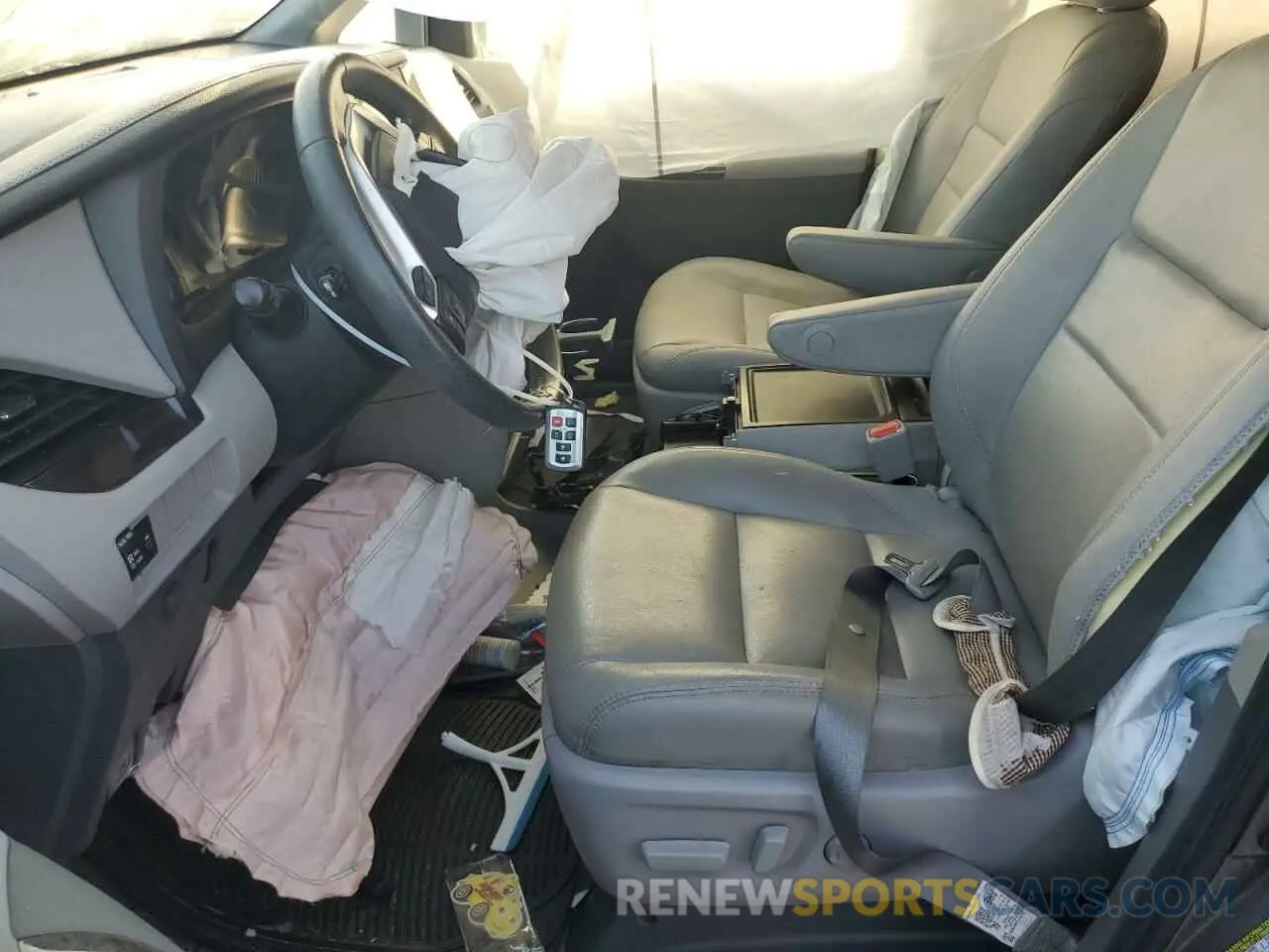 7 Photograph of a damaged car 5TDYZ3DC9LS035121 TOYOTA All Models 2020