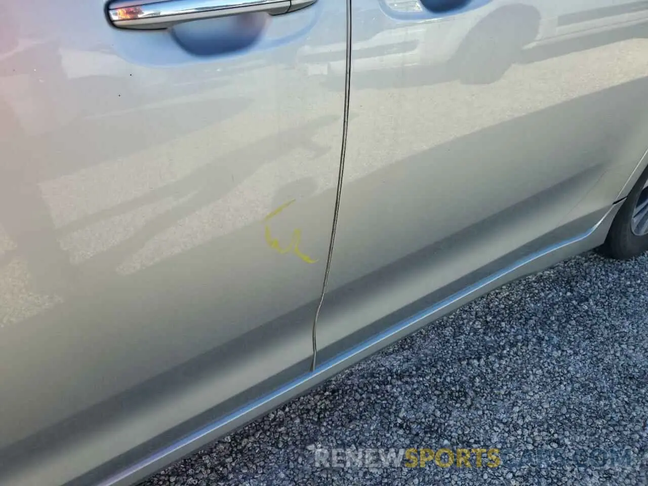 13 Photograph of a damaged car 5TDYZ3DC9LS057586 TOYOTA All Models 2020