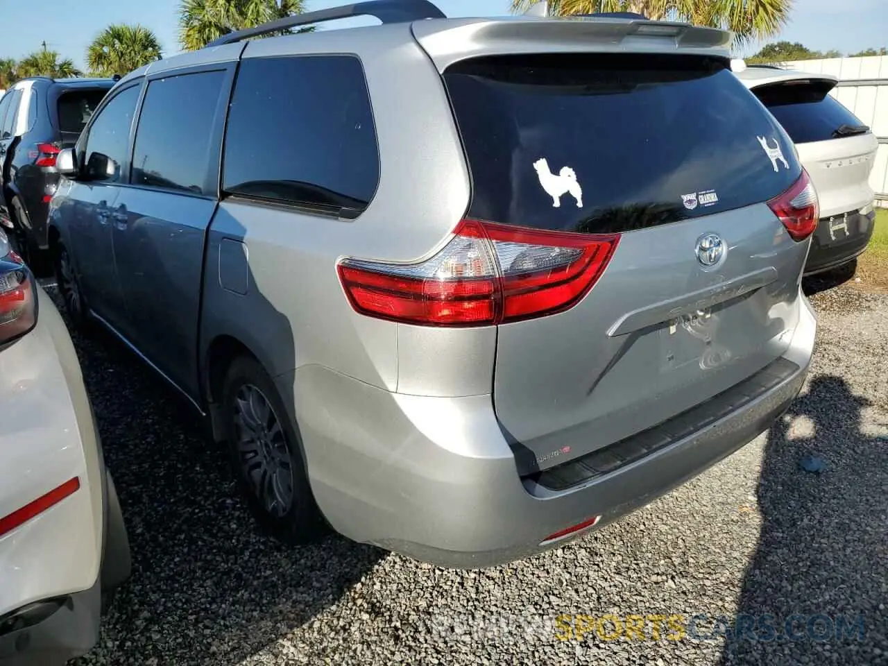 2 Photograph of a damaged car 5TDYZ3DC9LS057586 TOYOTA All Models 2020