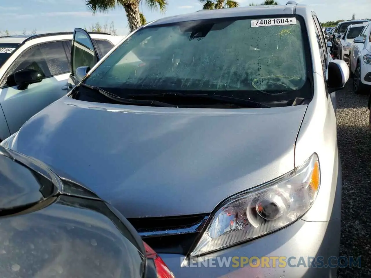 5 Photograph of a damaged car 5TDYZ3DC9LS057586 TOYOTA All Models 2020