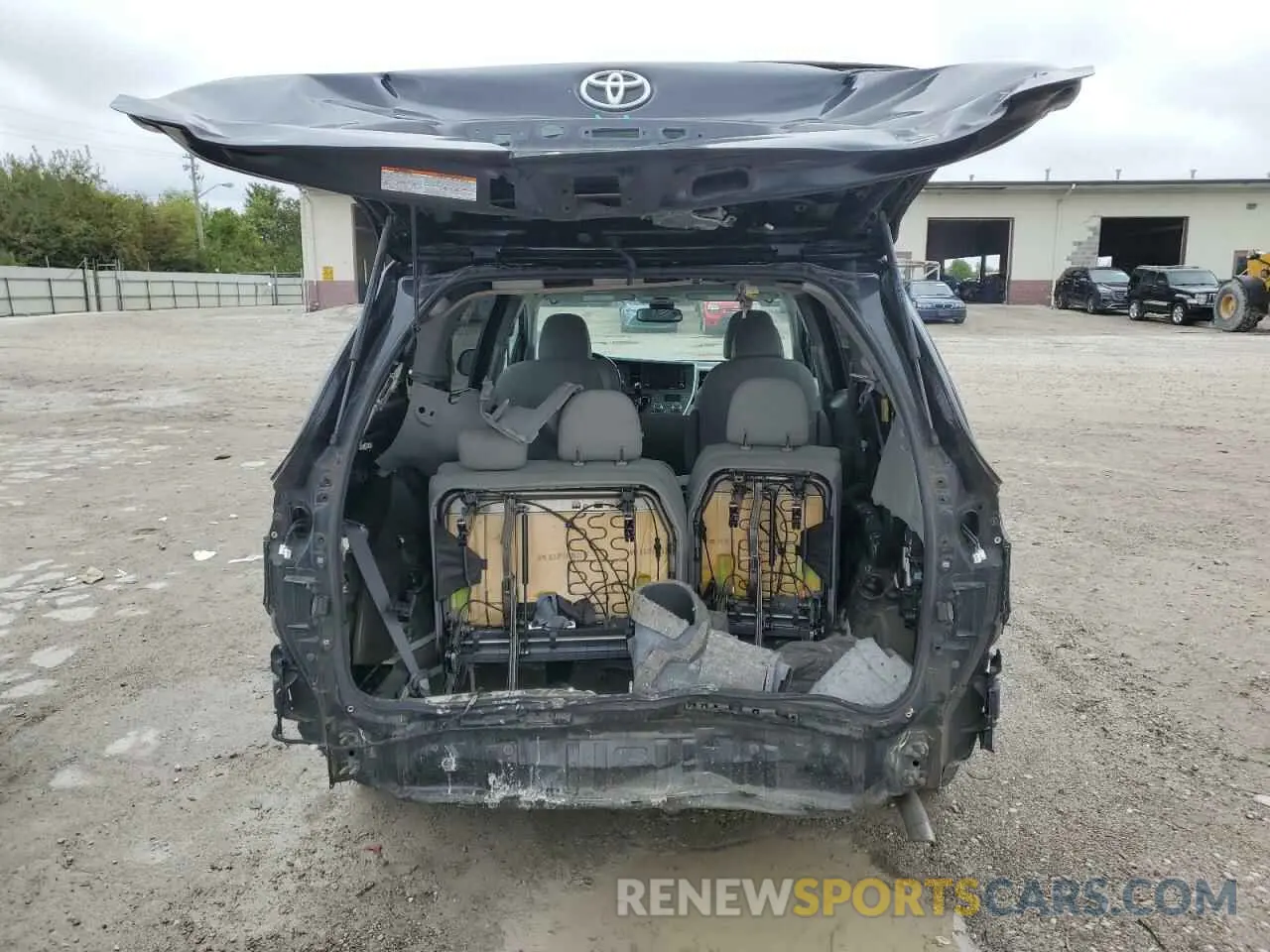6 Photograph of a damaged car 5TDYZ3DCXLS038450 TOYOTA All Models 2020