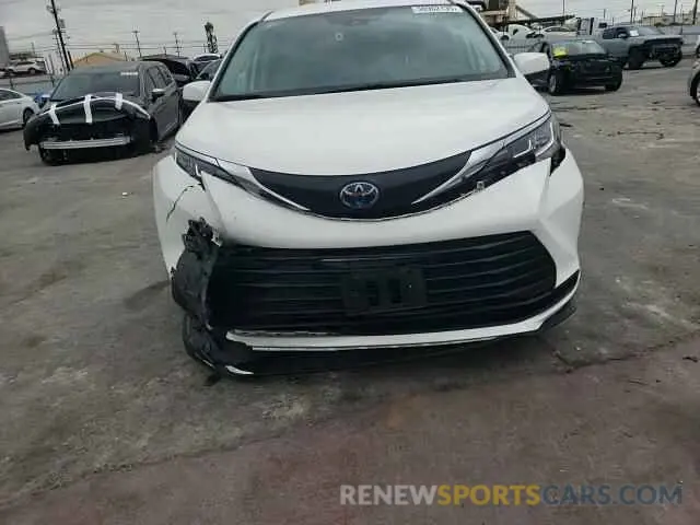 11 Photograph of a damaged car 5TDKRKEC4MS045572 TOYOTA All Models 2021