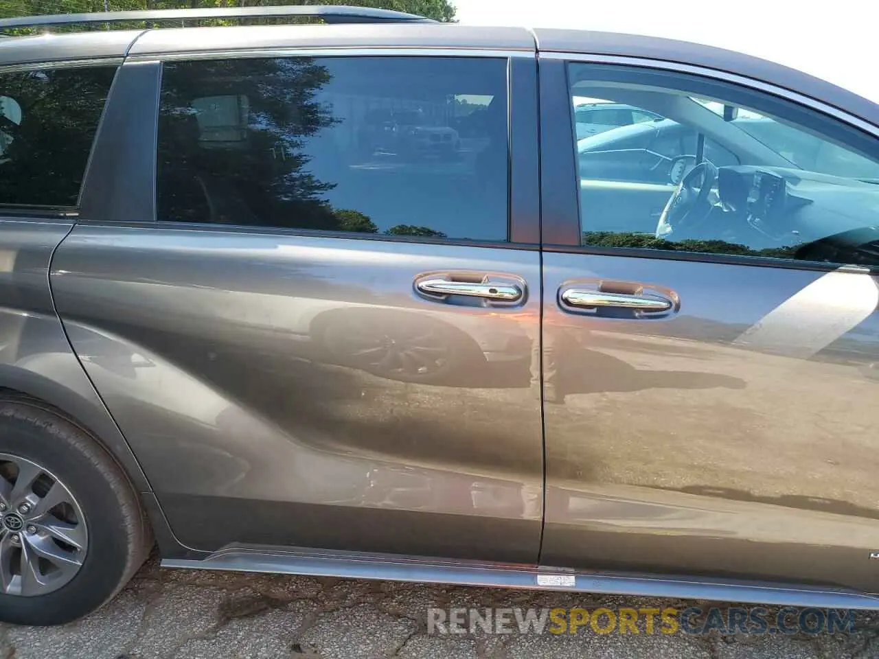 11 Photograph of a damaged car 5TDYRKEC2MS044396 TOYOTA All Models 2021