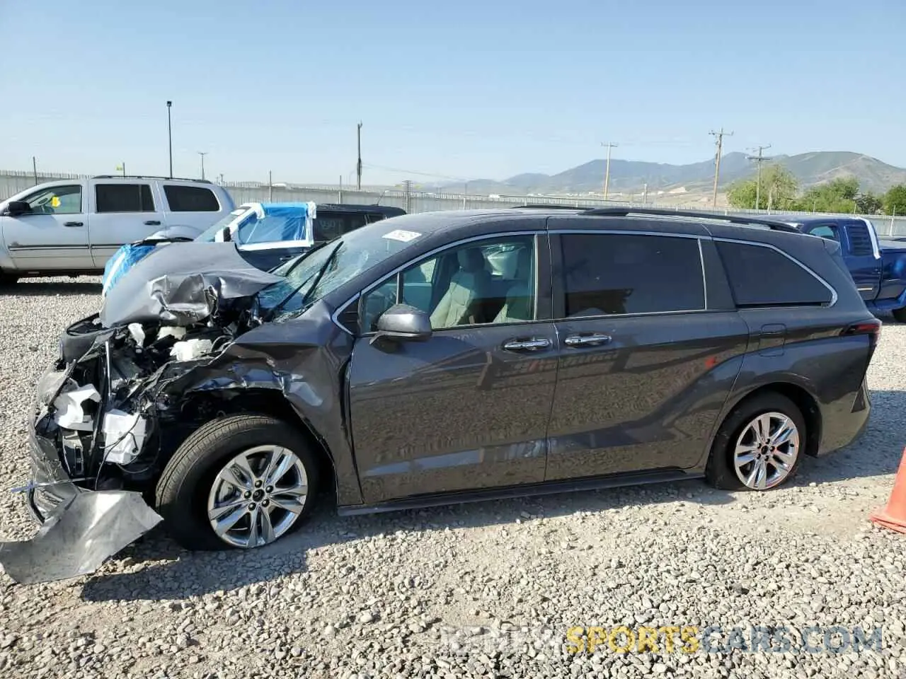 1 Photograph of a damaged car 5TDJRKECXSS254002 TOYOTA All Models 2025