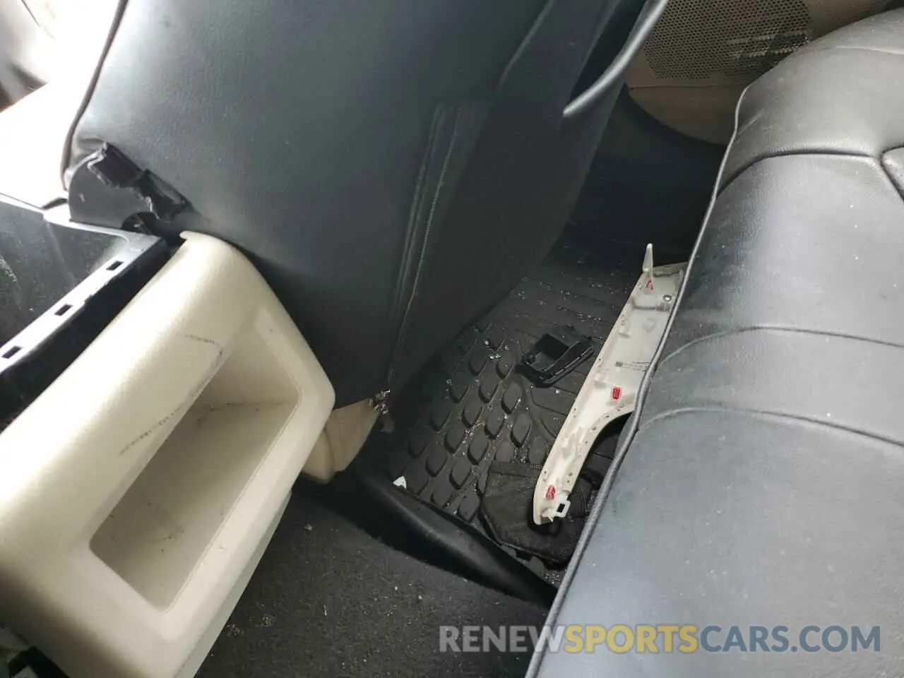 10 Photograph of a damaged car 4T1B11HKXKU258373 TOYOTA ALL OTHER 2019