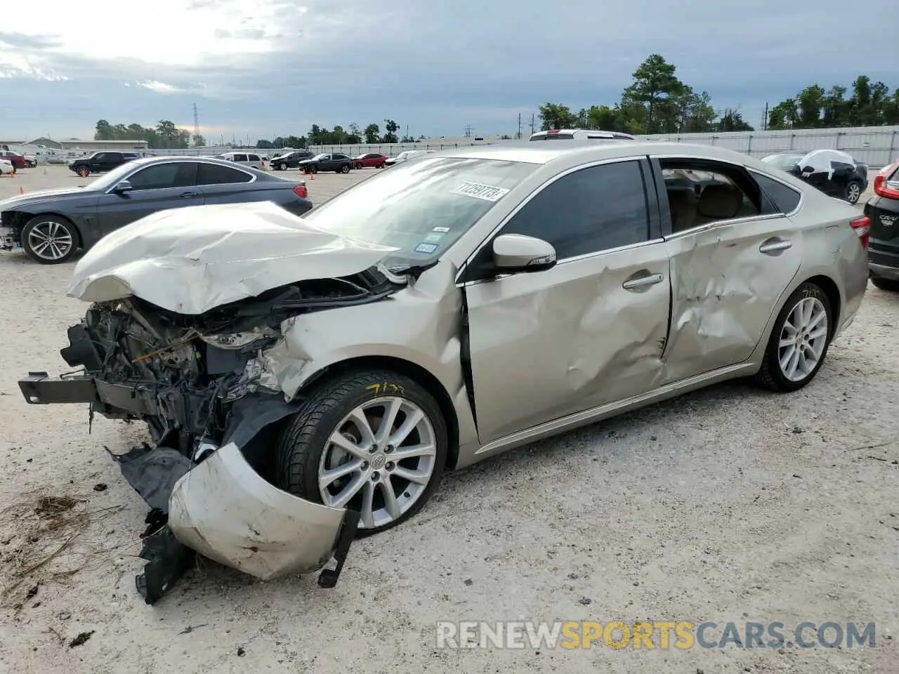 1 Photograph of a damaged car 4T1BK1EBXFU144770 TOYOTA AVALON 2015