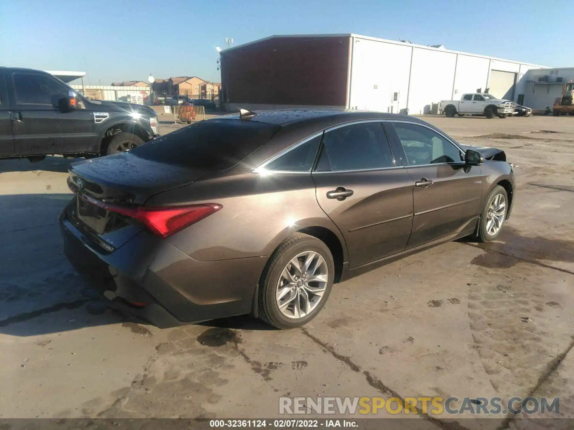 4 Photograph of a damaged car 4T1B21FB0KU004526 TOYOTA AVALON 2019