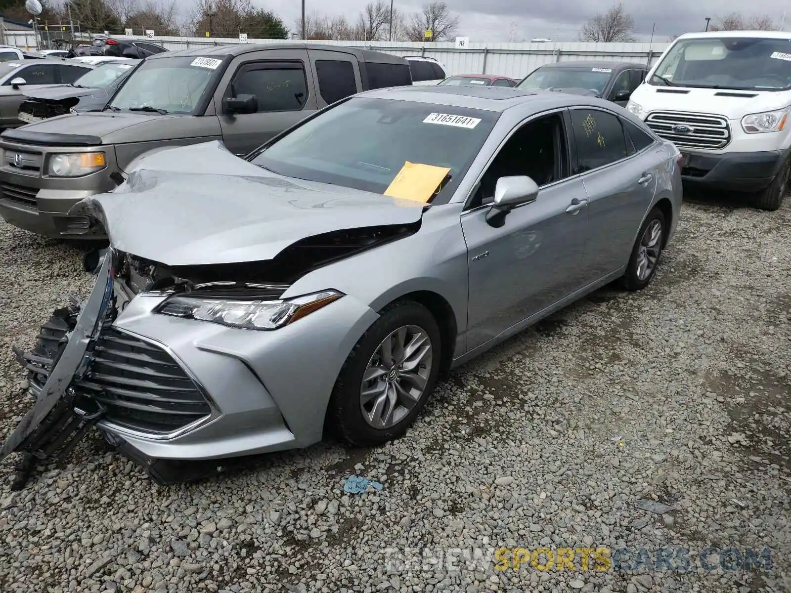 2 Photograph of a damaged car 4T1B21FB1KU008990 TOYOTA AVALON 2019