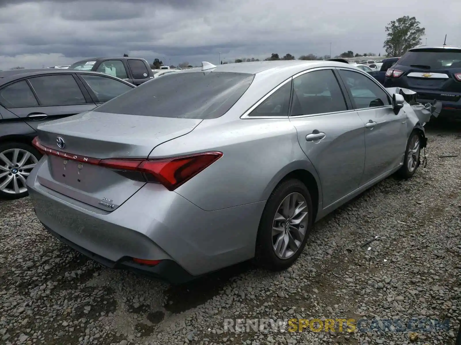 4 Photograph of a damaged car 4T1B21FB1KU008990 TOYOTA AVALON 2019