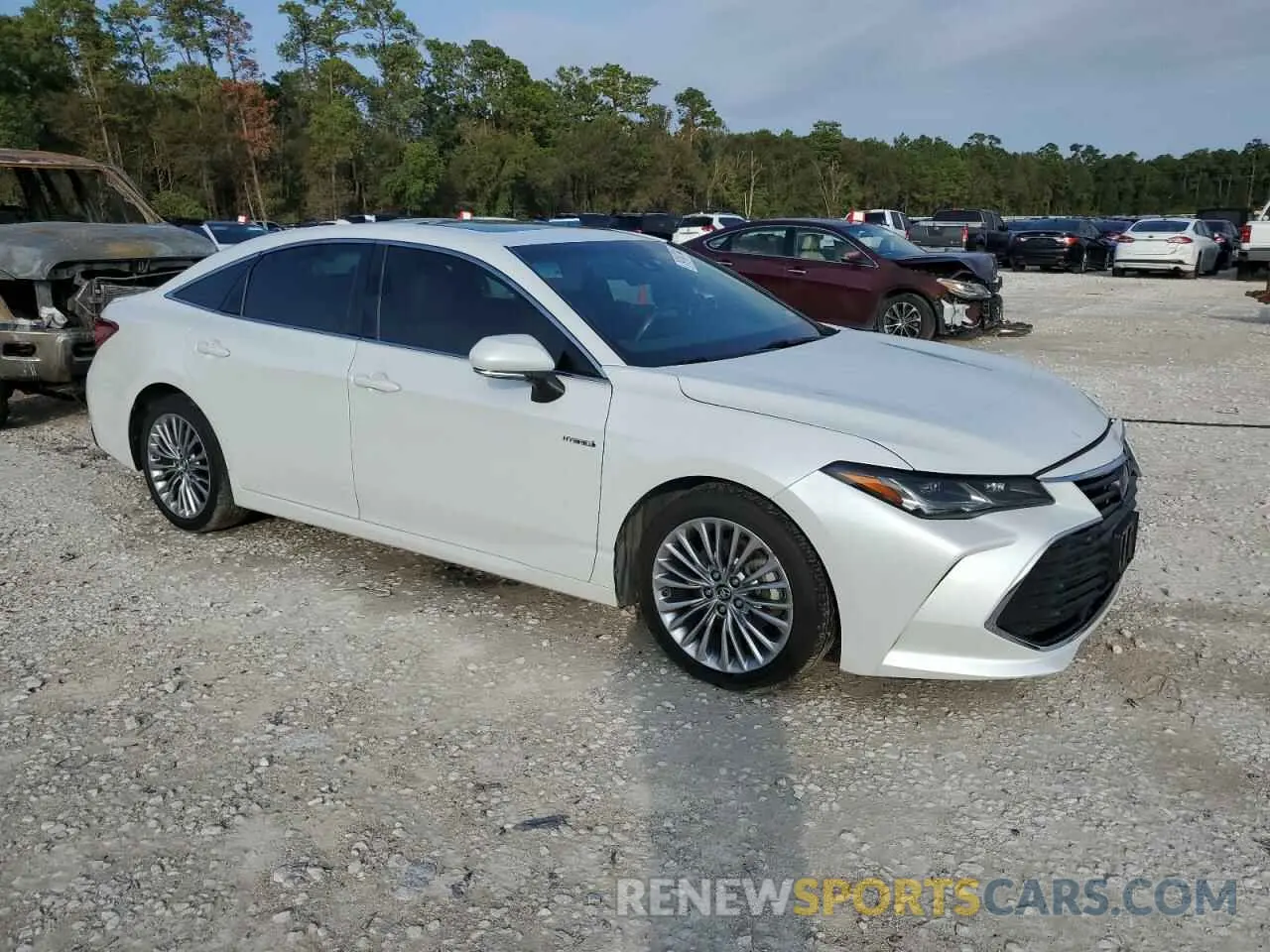 4 Photograph of a damaged car 4T1B21FB1KU010609 TOYOTA AVALON 2019