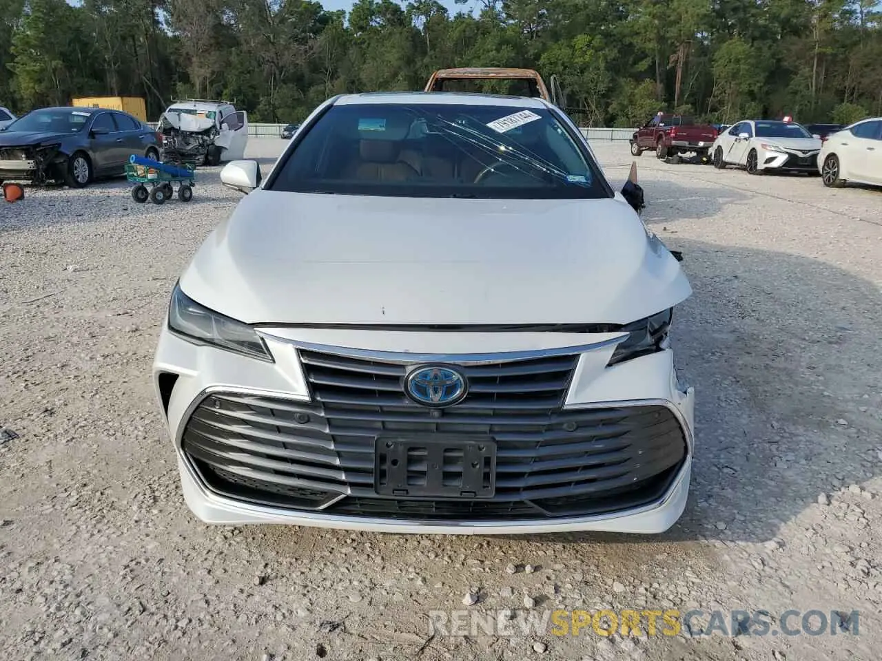 5 Photograph of a damaged car 4T1B21FB1KU010609 TOYOTA AVALON 2019