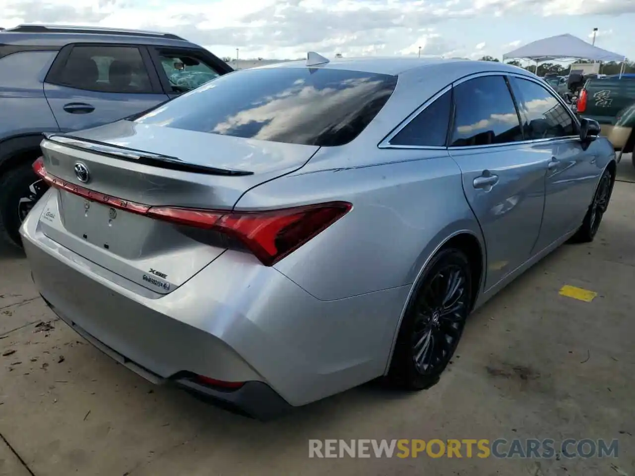 4 Photograph of a damaged car 4T1B21FB2KU002325 TOYOTA AVALON 2019