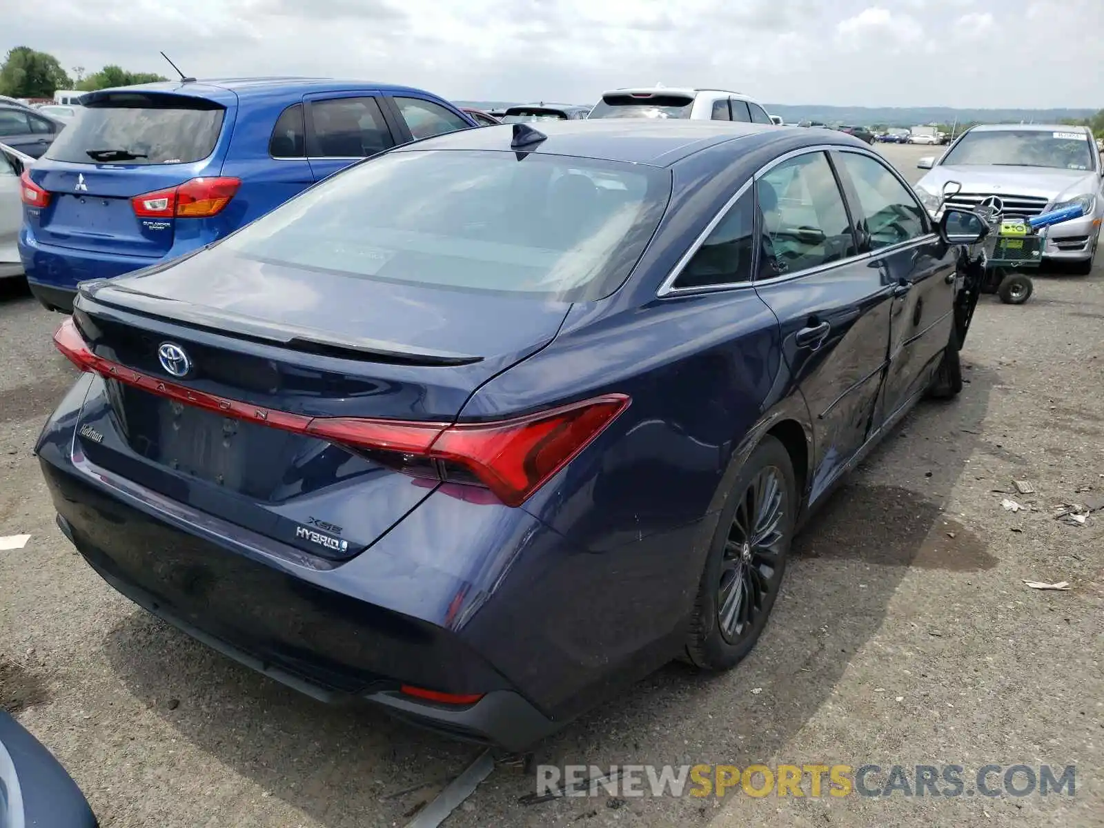 4 Photograph of a damaged car 4T1B21FB2KU005015 TOYOTA AVALON 2019