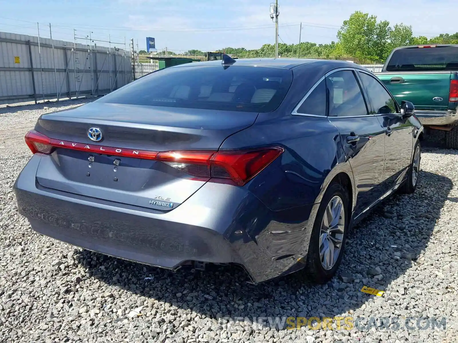 4 Photograph of a damaged car 4T1B21FB2KU006245 TOYOTA AVALON 2019