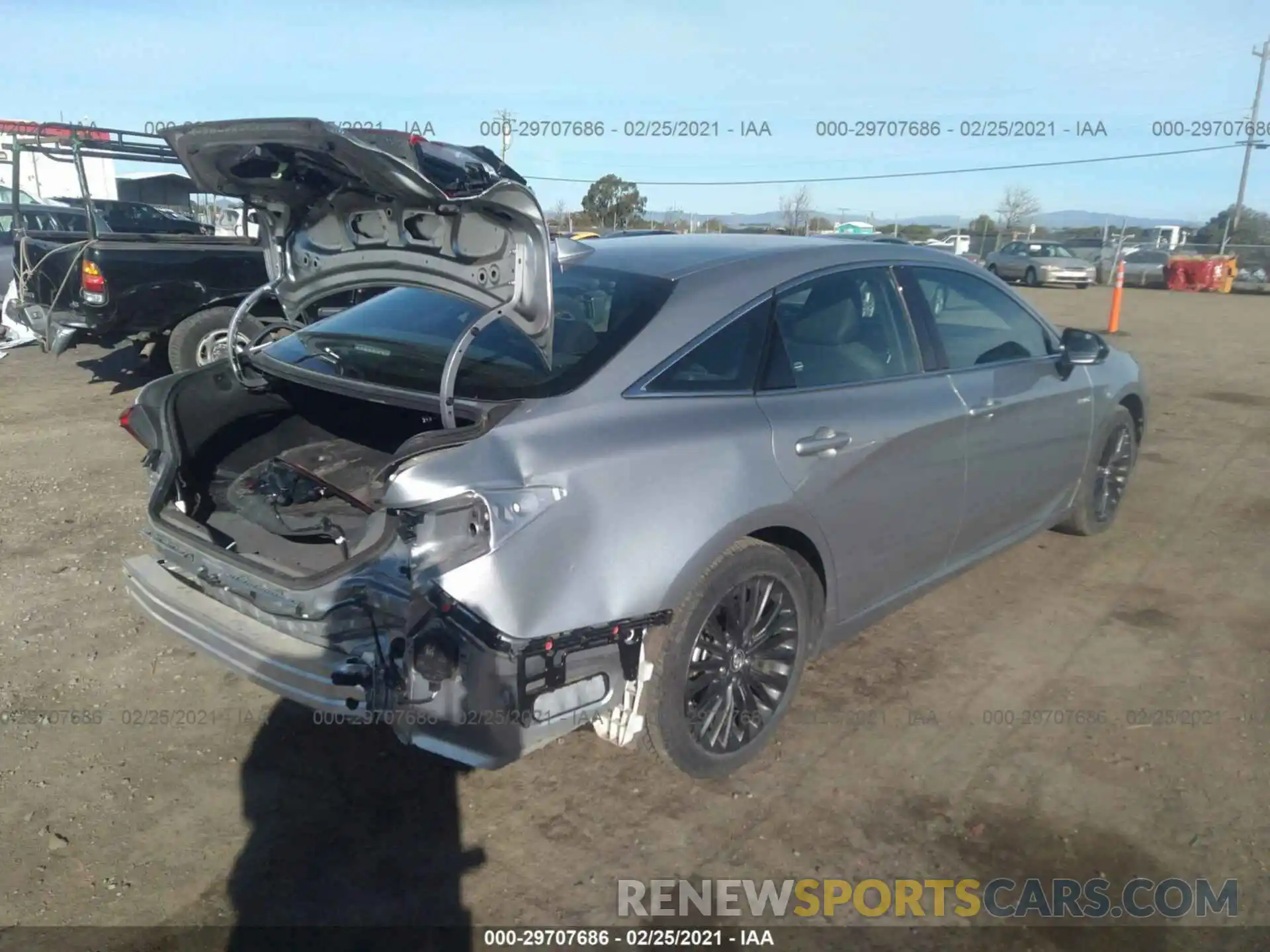 4 Photograph of a damaged car 4T1B21FB2KU006536 TOYOTA AVALON 2019