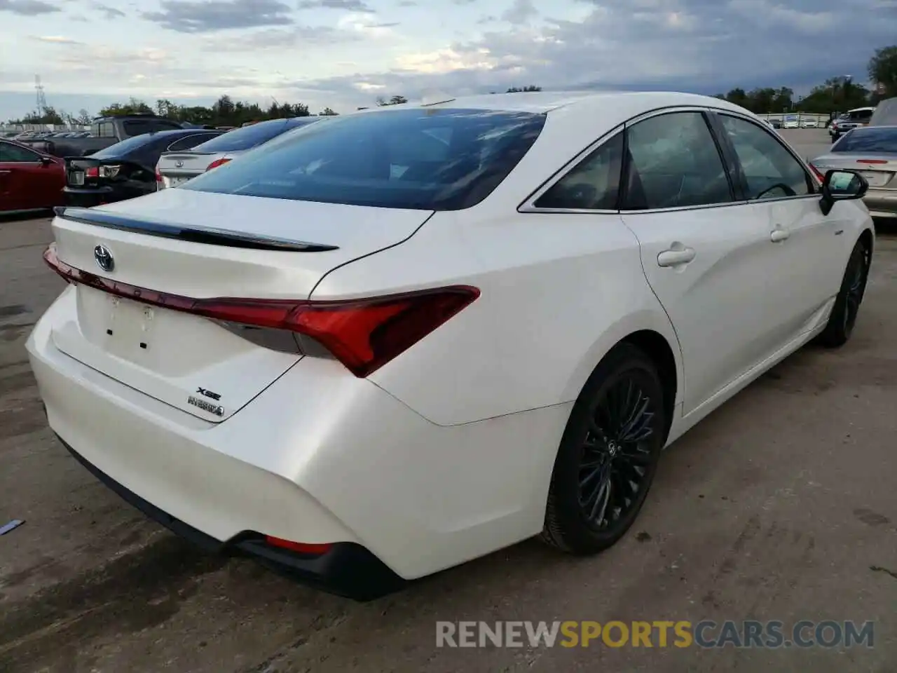 3 Photograph of a damaged car 4T1B21FB2KU008724 TOYOTA AVALON 2019