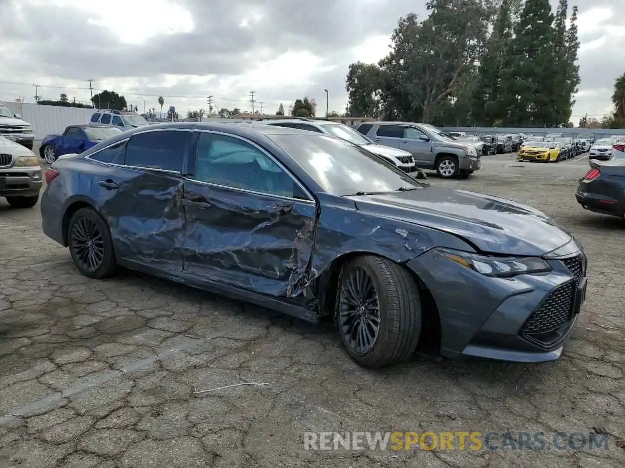 4 Photograph of a damaged car 4T1B21FB3KU003922 TOYOTA AVALON 2019