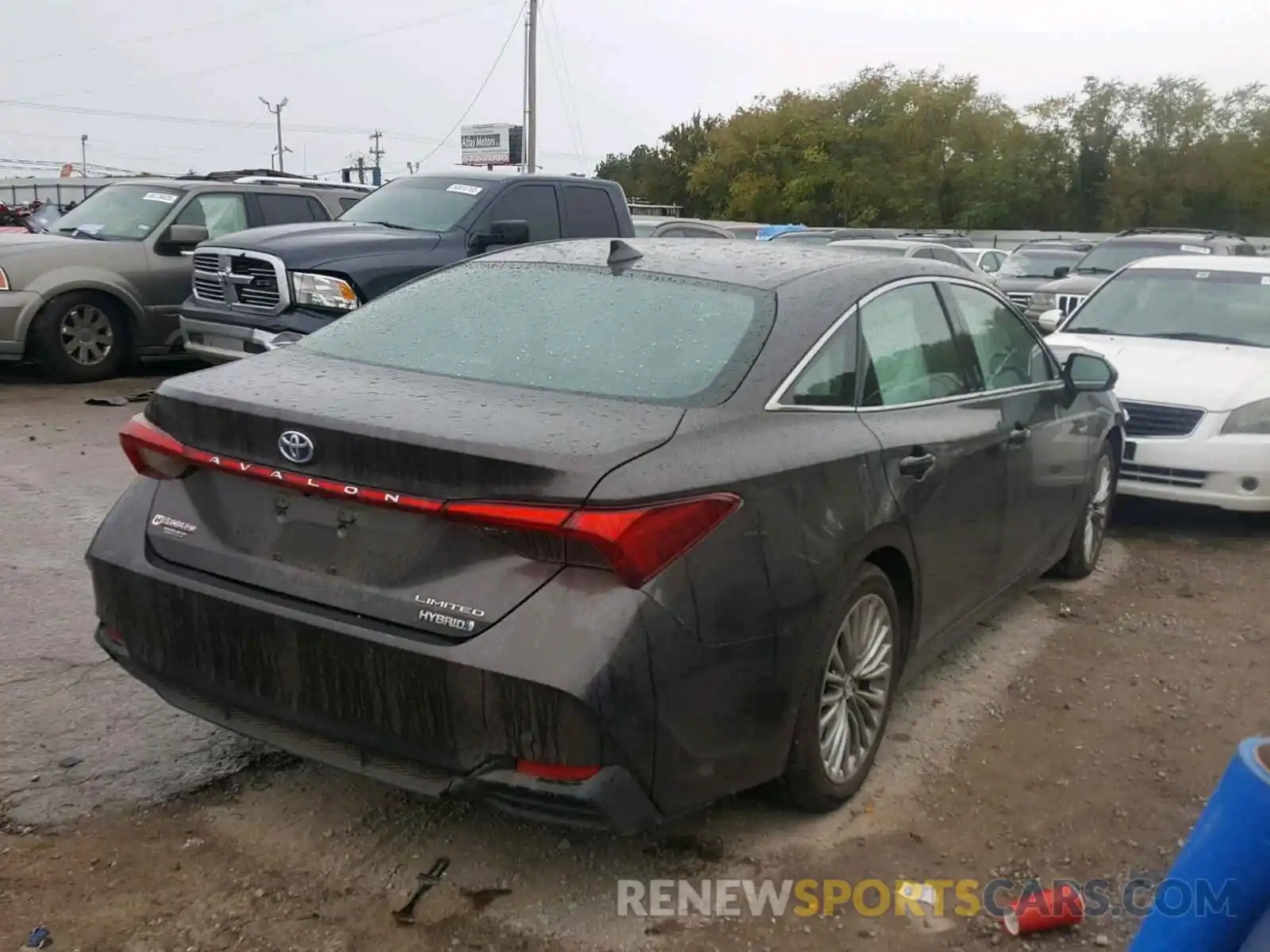 4 Photograph of a damaged car 4T1B21FB5KU001475 TOYOTA AVALON 2019