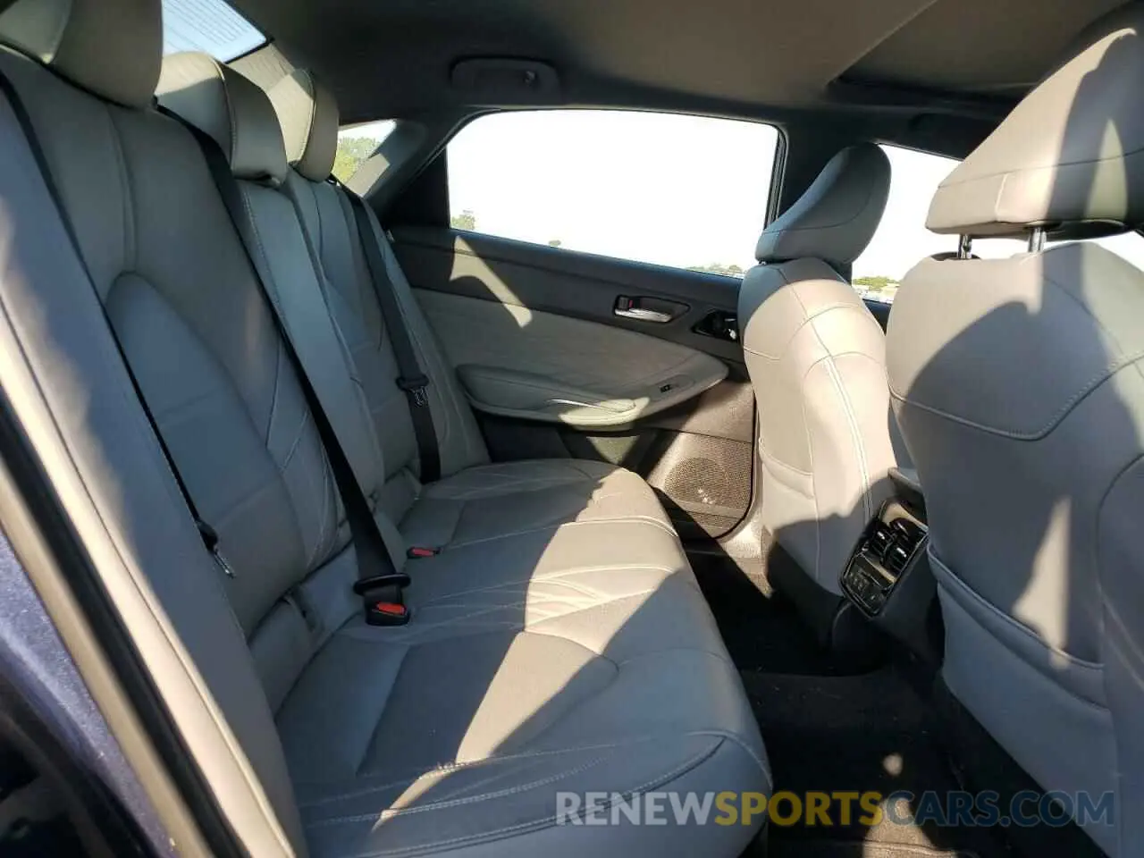 10 Photograph of a damaged car 4T1B21FB5KU011875 TOYOTA AVALON 2019